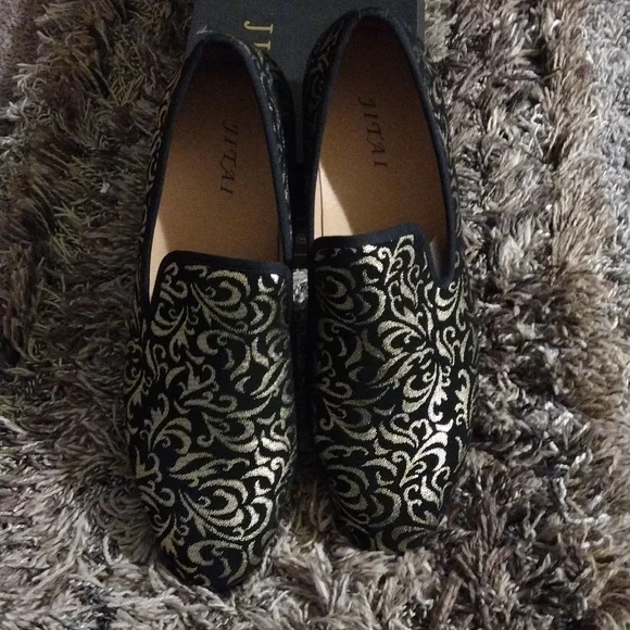 Jitia men's black and gold  slip on dress shoes. Size 12' - Picture 7 of 8